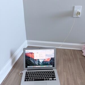 APPLE 2016 light grey Macbook Air - good condition